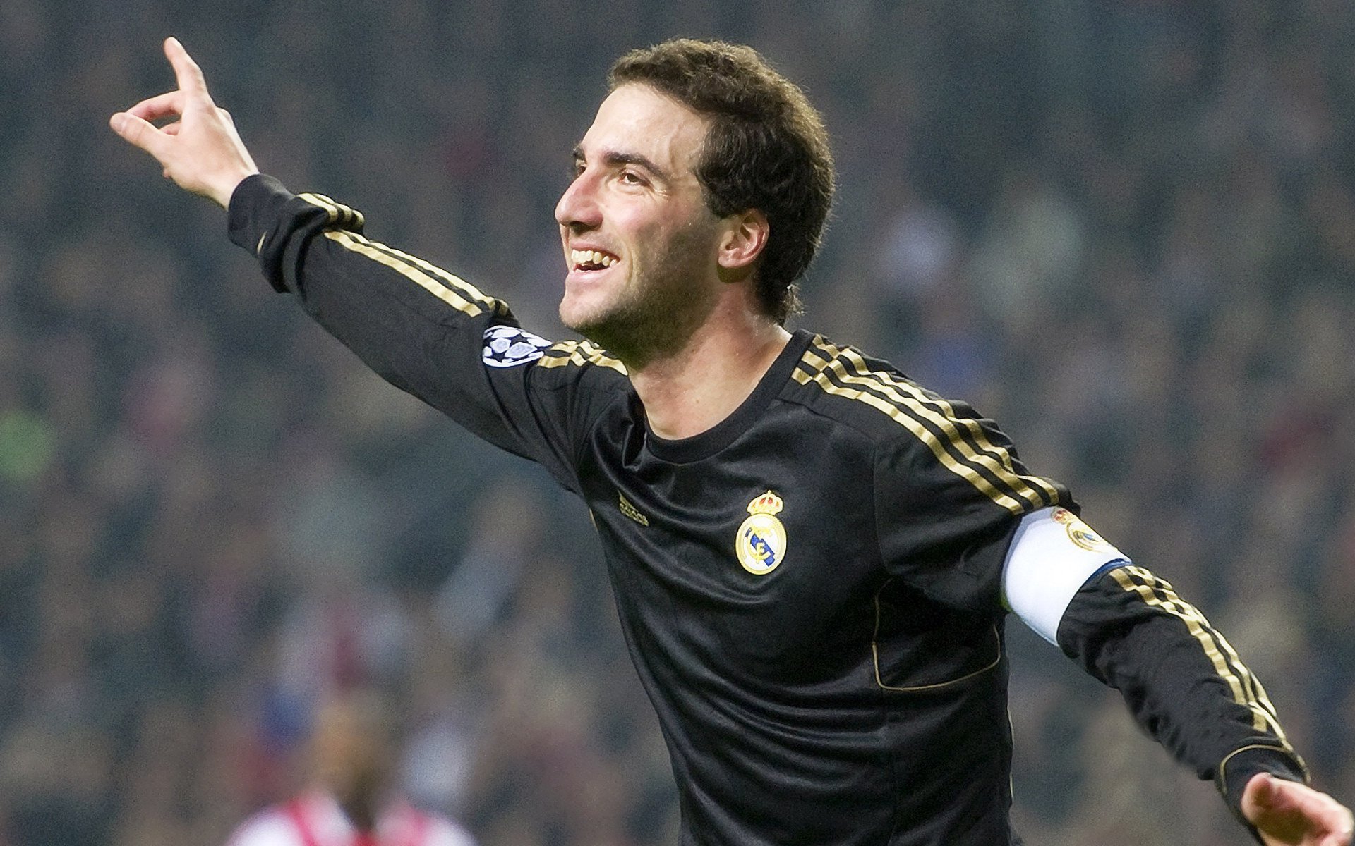 巴西女足队气势如虹，压倒一切对手，巴西女足队员